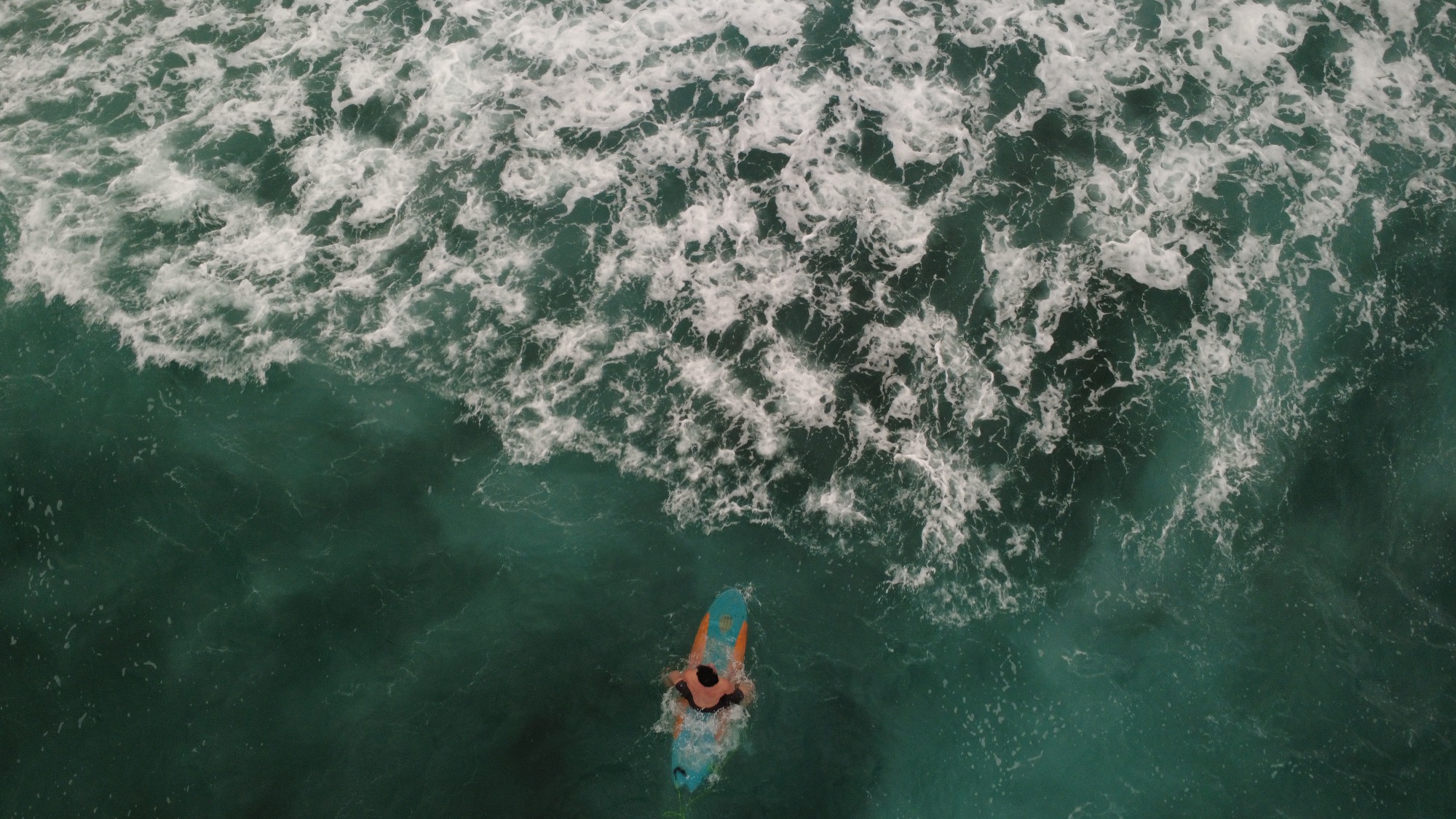 Vue drone de la session surf