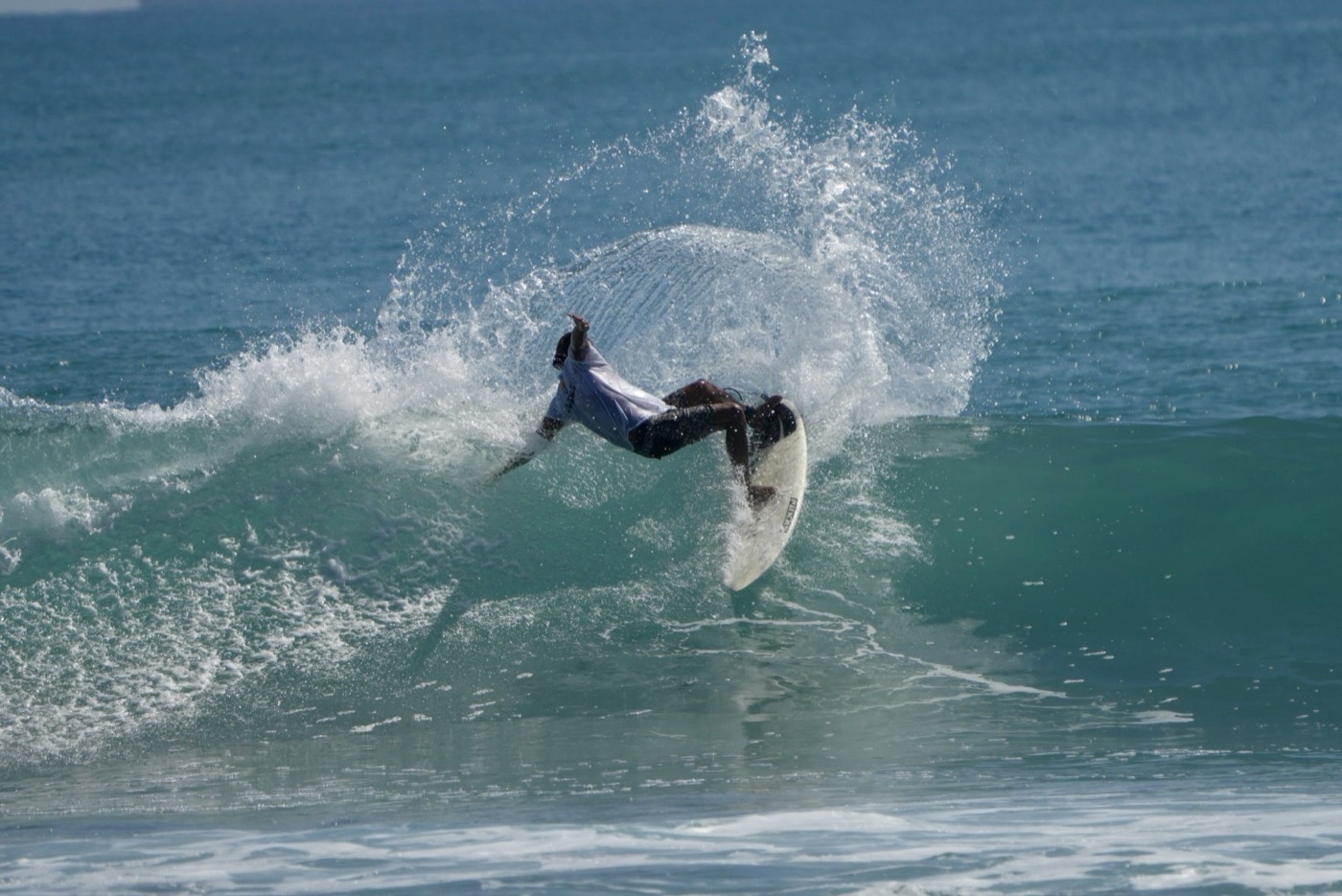 Allan, surfeur à Siargao